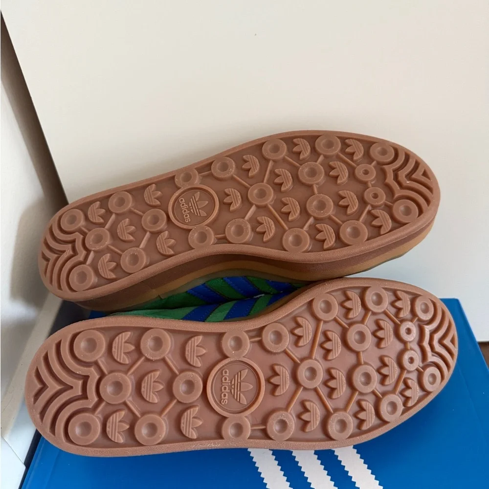NEW, IN BOX Adidas Gazelle Bold - Women’s size 8 - Picture 4 of 5